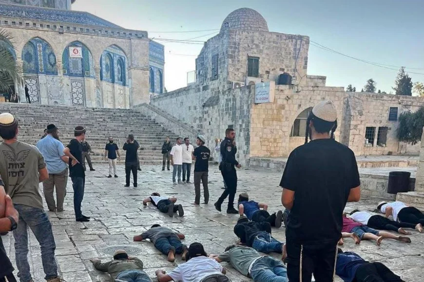 اعتداءات المستوطنين تتصاعد: 31 اعتقالاً و165 مقتحماً للأقصى