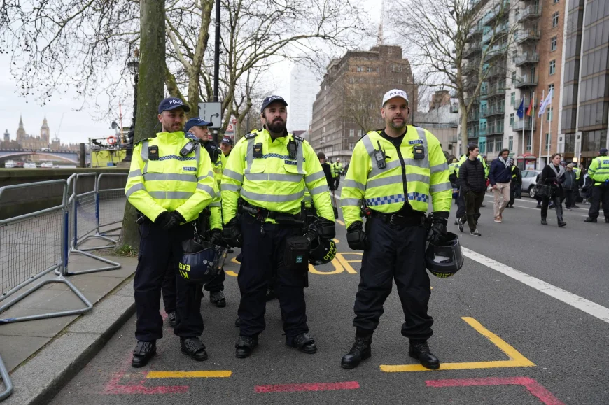 إخلاء منازل قرب قاعدة أمريكية وبريطانيا تعلن حادثاً كبيراً